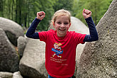 Kind mit muko.move-Shirt bei einer Wanderung