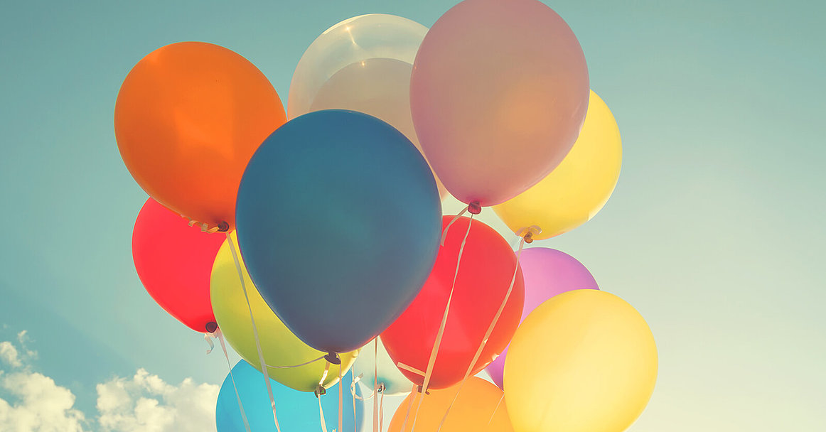 Luftballons am Himmel: der Mai ist der Aktionsmonat für Mukoviszidose. Foto: Adobe Stock
