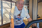 Mann mit muko.mov-Shirt auf Heimtrainer. Auch auf dem Heimtrainer konnte man beim muko.move dabei sein. 