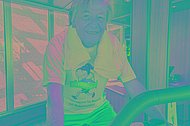 Mann mit muko.mov-Shirt auf Heimtrainer. Auch auf dem Heimtrainer konnte man beim muko.move dabei sein. 