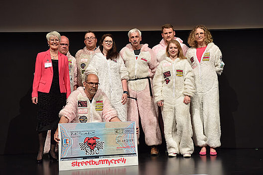 Auch die Street Bunny Crew trug zum Spendenergebnis von 15.000 Euro bei (mit Rosalie Keller von der Regionalgruppe Unterfranken (ganz links)). 