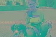 Frau mit Hund und muko.move-Startnummer