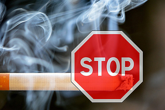 Bei CF-Betroffenen, die mit dem (Passiv-)Rauchen aufhören, verbessern sich Lungenfunktion und andere Parameter deutlich. Foto: diema, Pixabay. 