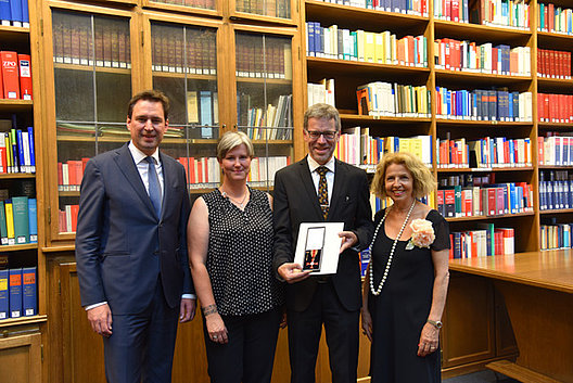 Am 10. Juli 2019 wurde Stephan Kruip für sein ehrenamtliches Engagement für Mukoviszidose-Betroffene das Bundesverdienstkreuz verliehen.