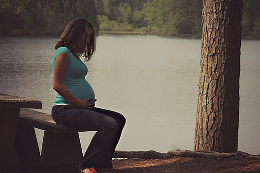 Schwangere Frau. Bild von Lisa Runnels auf Pixabay.
