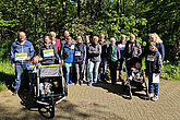 Gruppe mit Kinderwagen bei muko.move 2023 unterwegs