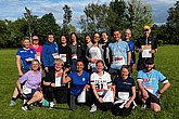 Team mit muko.move-Startnummern auf Wiese