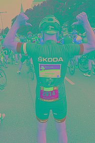 Radfahrer beim Radrennen "Rund um Köln" - mit muko.move-Startnummer