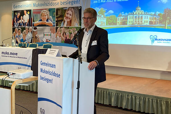 Stephan Kruip, Vorstandsvorsitzender des Mukoviszidose e.V., bei der Jahrestagung 2022 in Weimar