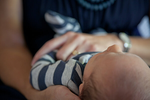 Ein Baby: Mukoviszidose wird heutzutage meist sehr früh festgestellt, da alle Neugeborenen darauf getestet werden. 