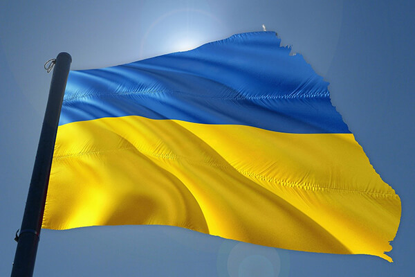 Ukrainische Flagge. Der Mukoviszidose e.V. spricht den vom Krieg betroffenen Menschen seine Solidarität aus. Foto von Geralt auf Pixabay.