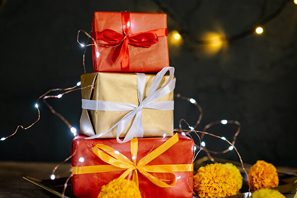 Weihnachtsgeschenke: Machen Sie bei unserer Aktion Spende statt Geschenke zugunsten von Menschen mit Mukoviszidose mit.